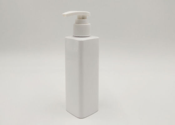 Bouteille blanche de lotion de place de couleur avec la pompe de lotion