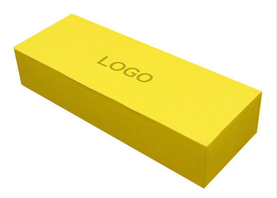 L'emballage de fantaisie d'or carré enferme dans une boîte la boîte de papier de bâton de beauté de matière première